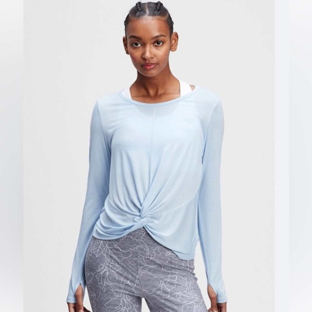 Athleta Light Blue Knot Front Blouse fits size Xs and small in ladies